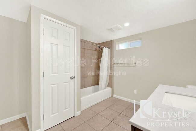 Building Photo - 2420 Alameda St