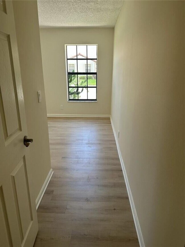 Building Photo - 406 Buttonwood Pl