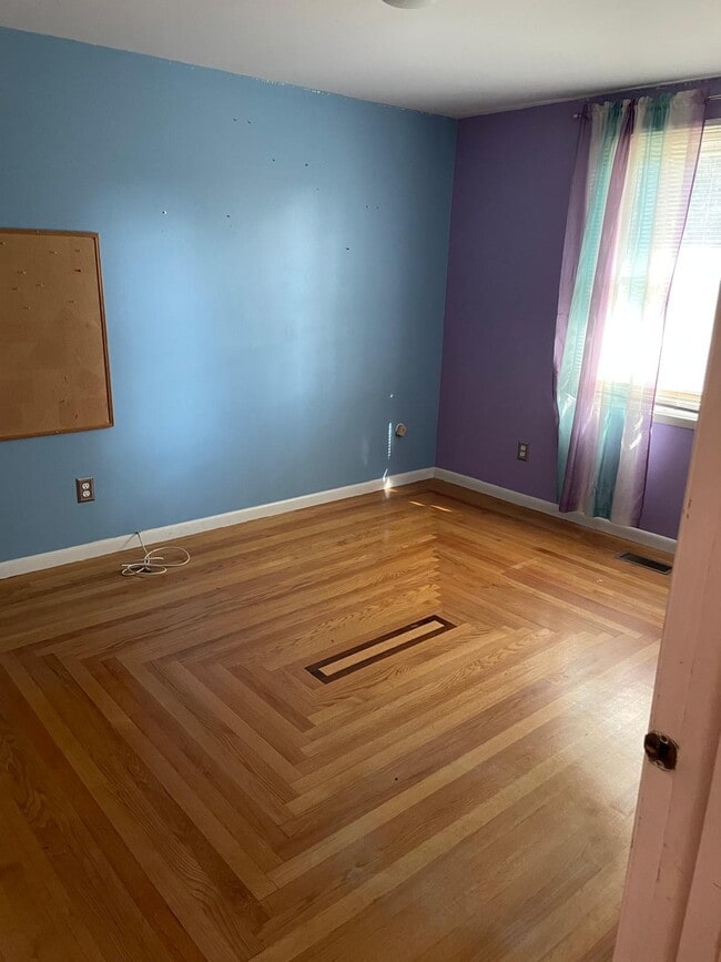 Building Photo - 518 Rita Dr