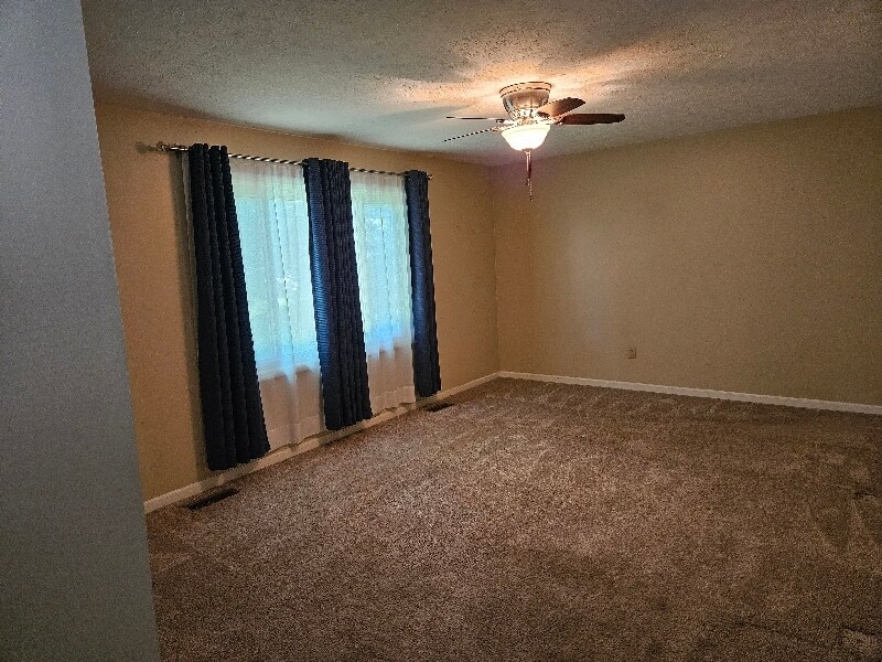 Building Photo - 569 Meadow Dr