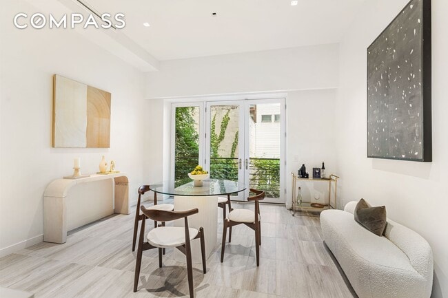 Building Photo - 135 E 38th St