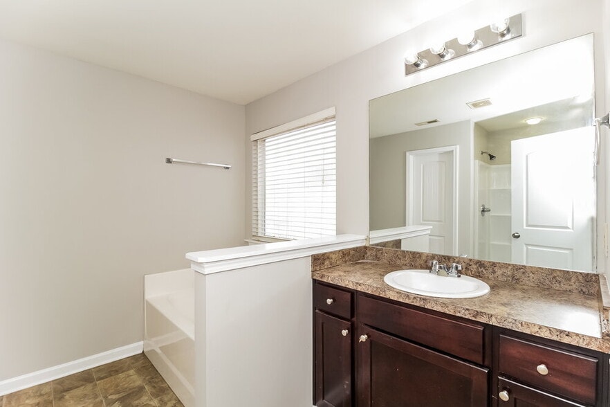 Building Photo - 480 Hill Crest Cir