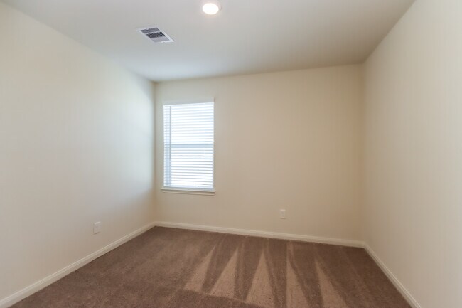 Building Photo - 8410 Sandy Drift Rd