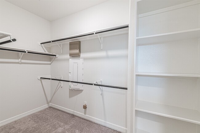 Building Photo - 7431 Sail Hl Dr