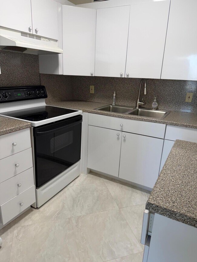 Building Photo - 79 Dorchester D