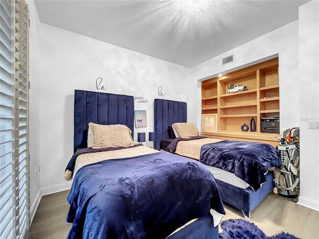 Building Photo - 3608 54th Dr W