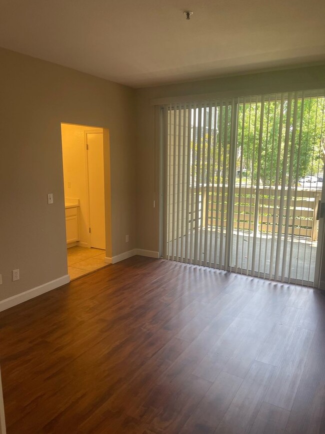 Building Photo - SUNNYVALE - Large (approx. 1,150 sq. ft.),...
