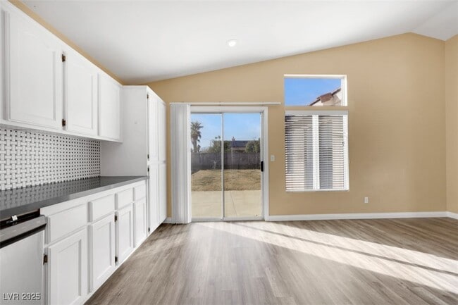 Building Photo - 2329 Avery Dr