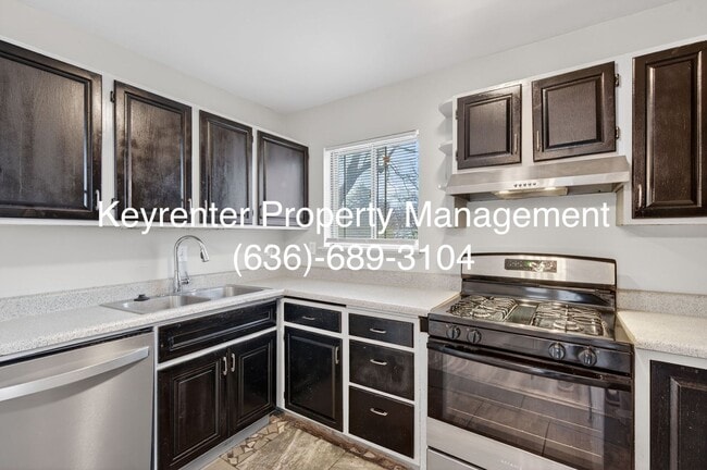 Building Photo - Updated 3-Bedroom Home with Fenced Yard in Florissant