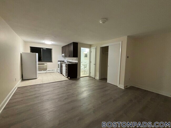 Building Photo - 15 Chester St