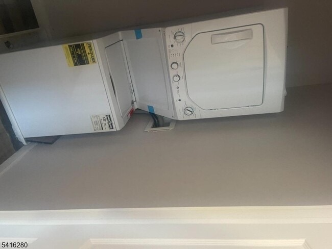 Building Photo - 10 Shaw Ave