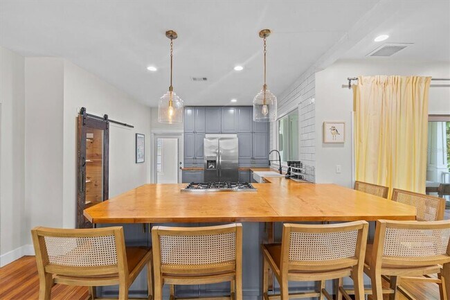 Building Photo - 309 Lebeau St
