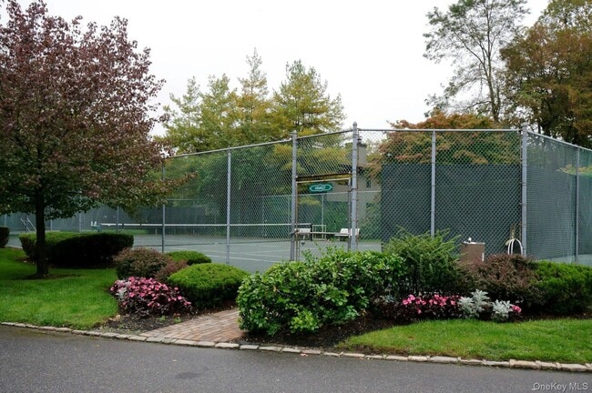 Building Photo - 23 Meadowood Dr