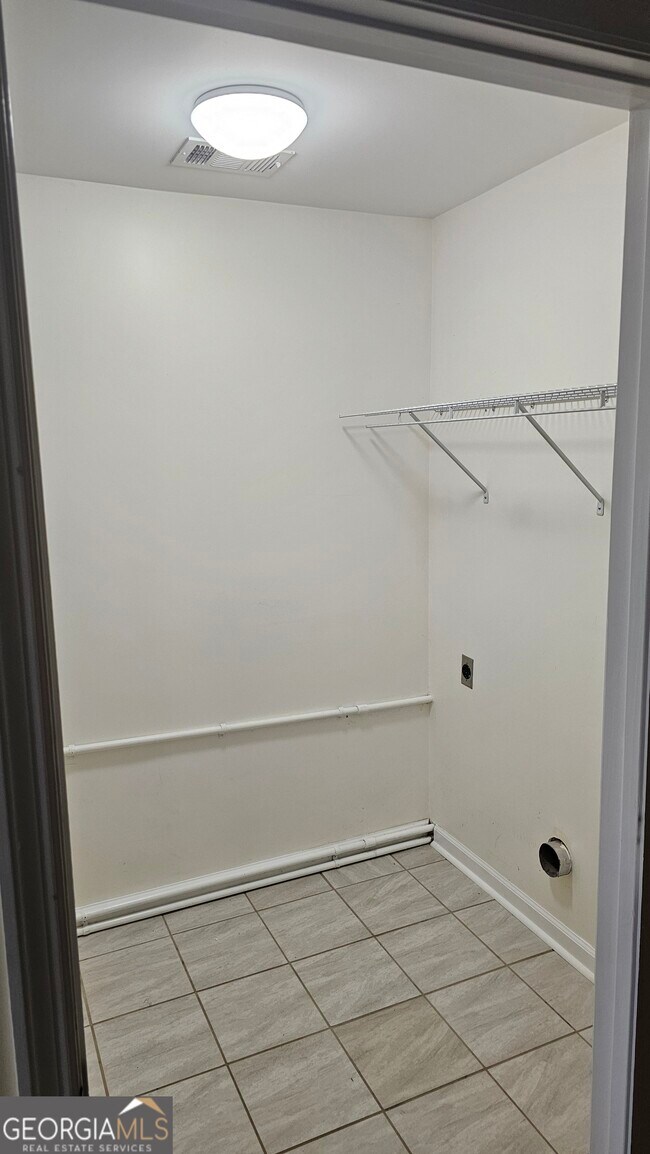 Building Photo - 1200 Jewell Dr