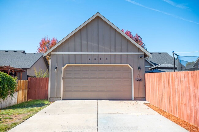 Building Photo - Single Level SW Redmond Home!