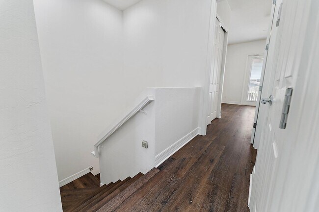 Building Photo - 1130 Sweet Hill Dr