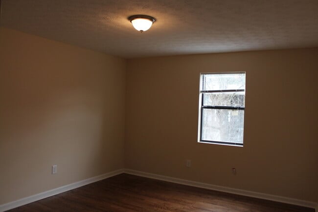 Building Photo - 2 Bedroom/2 Bathroom Condo!