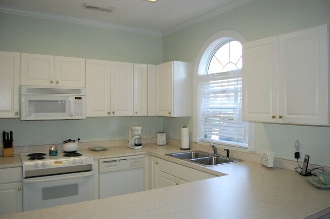 Building Photo - 4231 Hibiscus Dr