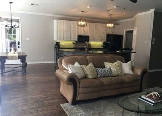 Building Photo - Mill Creek Executive Home Overlooking Golf Course at 17th Tee