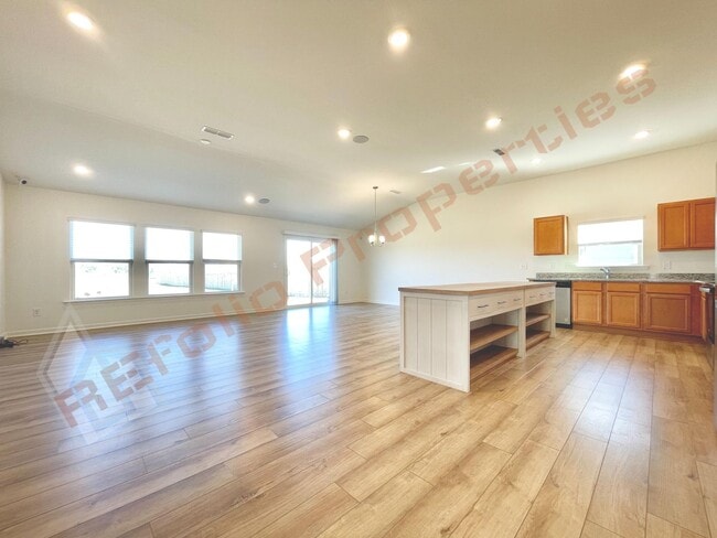 Building Photo - 6117 Oak Psge Dr