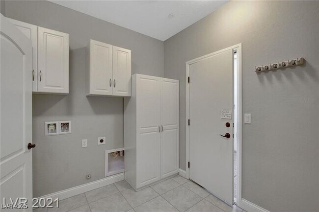 Building Photo - 1062 N Water St