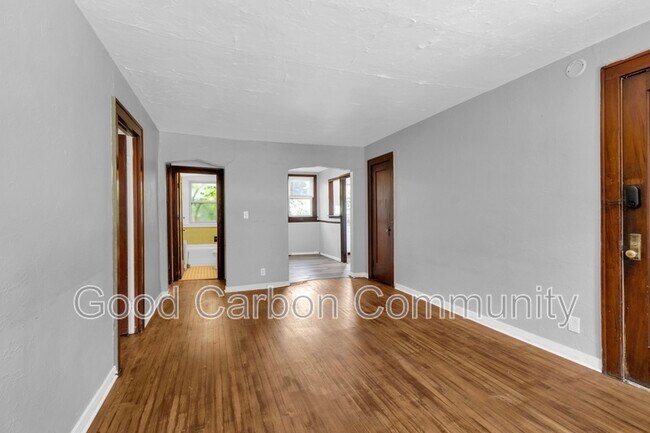 Building Photo - 137 Sanders Rd
