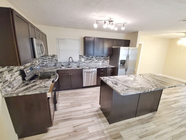 Building Photo - 3 Bedroom 2 Bath Home in Pinellas Park