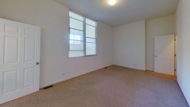 Building Photo - Old Town Duplexed Three Bedroom Two Bath