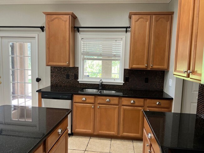 Building Photo - Stunning Windermere Home in Gated Communit...