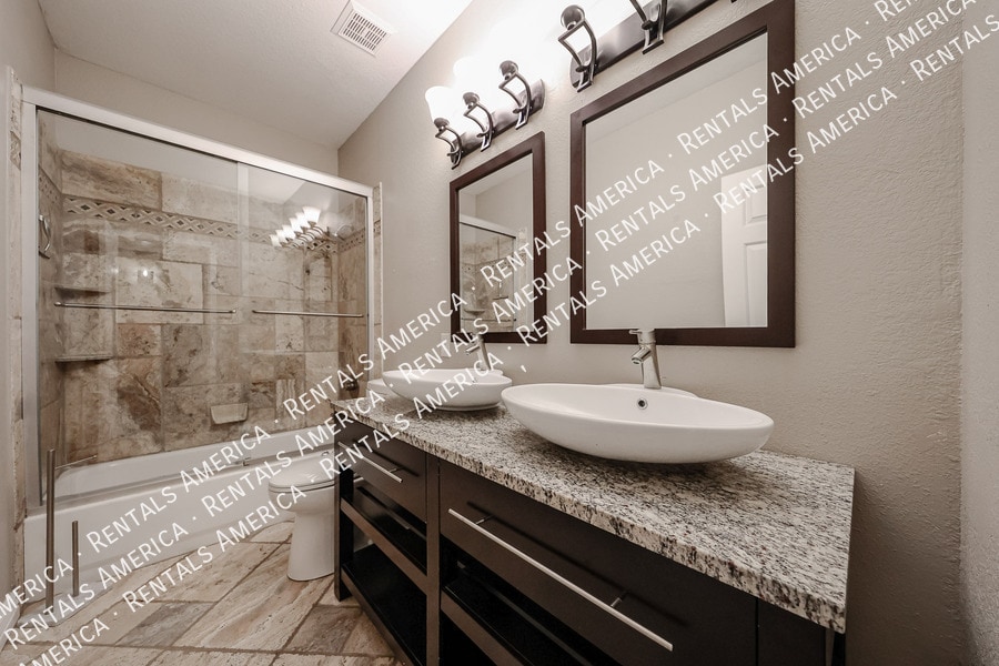 Building Photo - 6126 E Juniper Ave