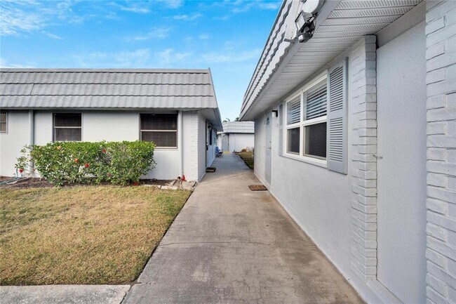 Building Photo - 202 Bedford Trail