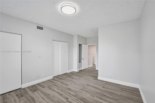 Building Photo - 16607 Hemingway Dr