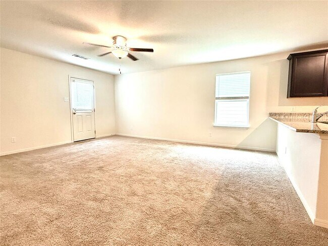 Building Photo - 353 Cres Park Dr