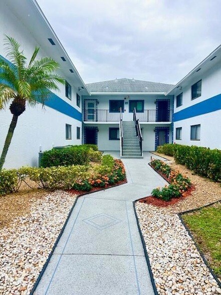 Building Photo - 15342 Lakes of Delray Blvd