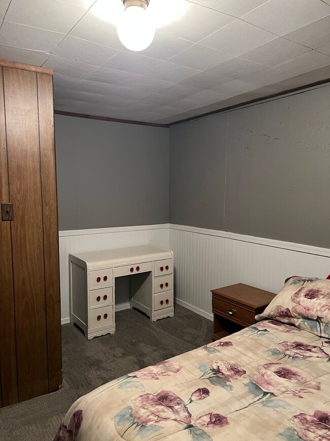 Building Photo - Charming 4-Bed, 1.5-Bath Home on the Outsk...