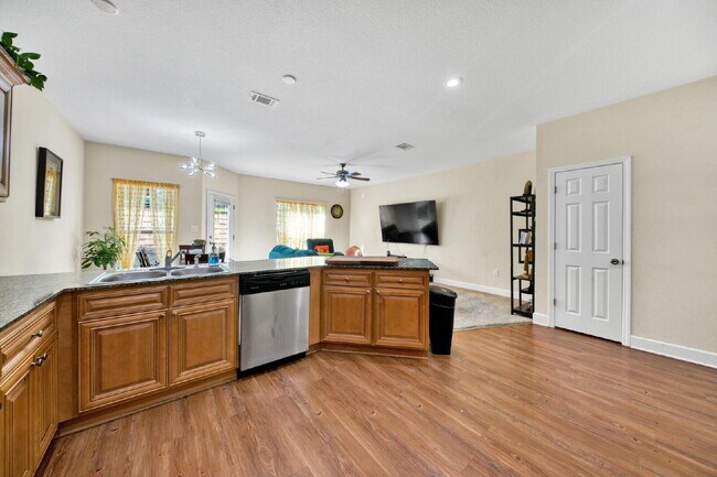 Building Photo - 511 Arbor Lake Dr