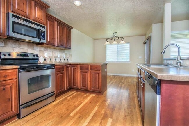 Building Photo - Beautiful 4 bed 2.5 bath home in the perfect Meridian location just off Ustick between Linder and...