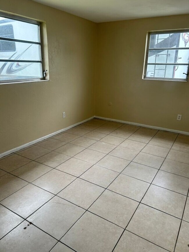 Building Photo - 2527 Cheval Dr
