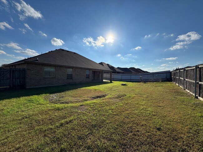 Building Photo - 9901 Diana Dr