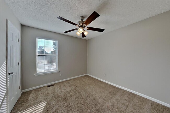 Building Photo - 87 Grapevine Dr