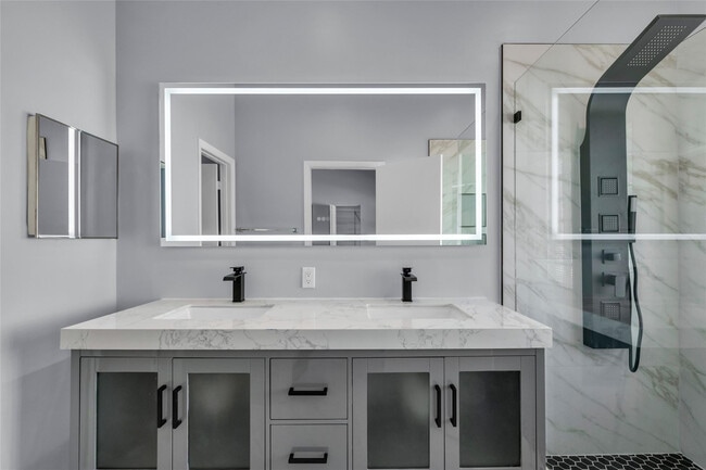 Building Photo - 716 Juniper Ln