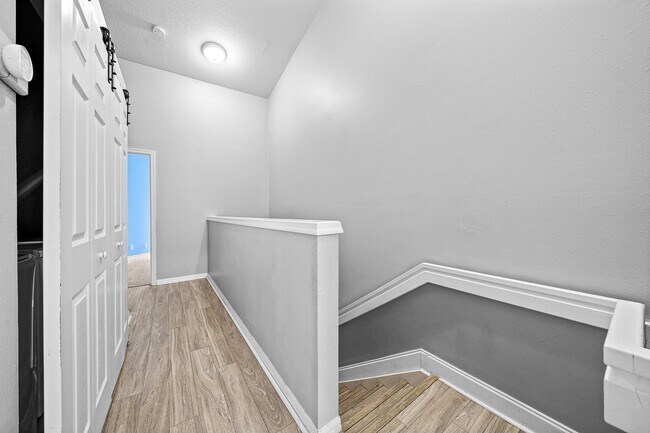 Building Photo - 9663 Lago Dr
