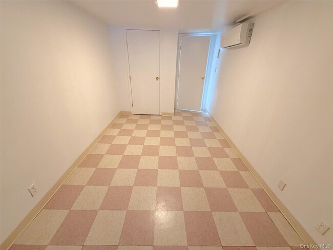 Building Photo - 153-20 77th Rd