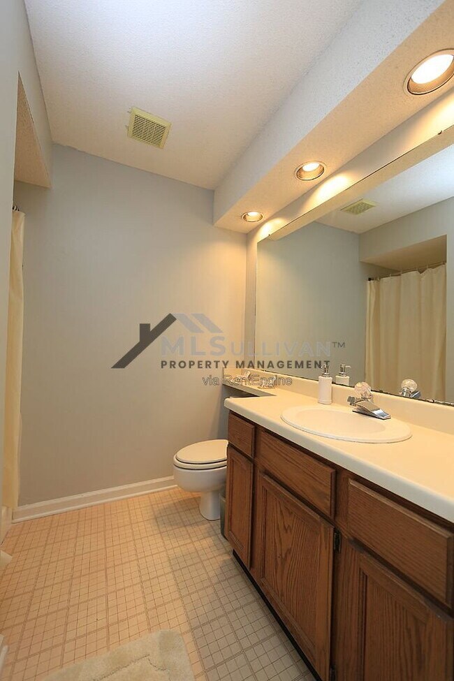 Building Photo - 4320 Beechnut Ln