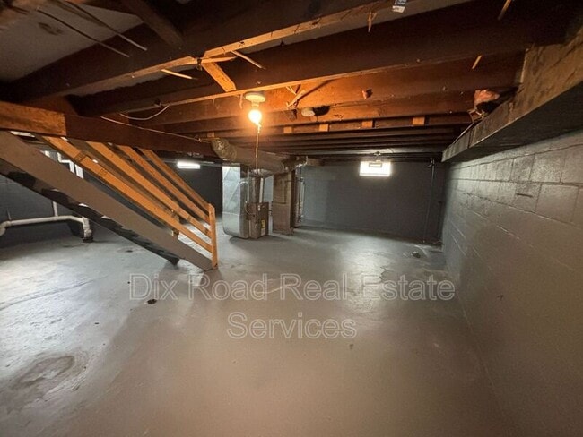 Building Photo - 1925 Highland St