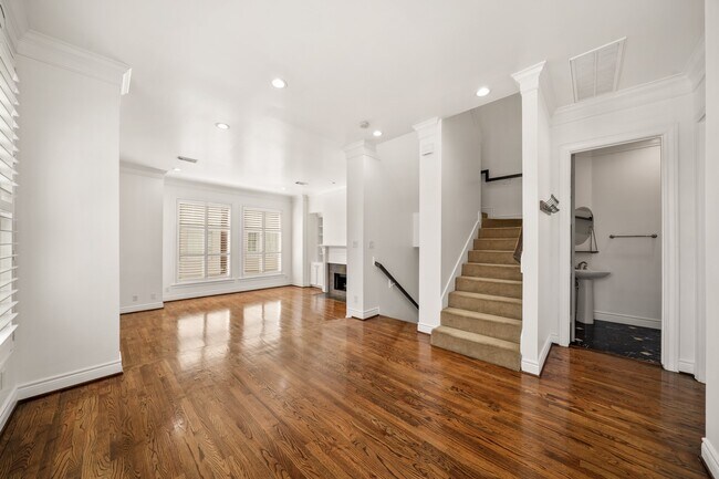 Building Photo - 1902 Greenwich Pl Dr