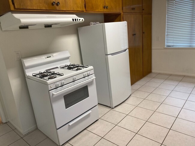 Building Photo - 215 S Baldwin Ave