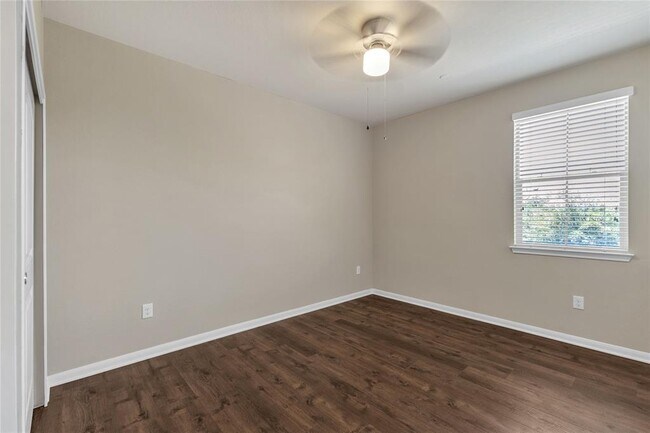 Building Photo - 2880 Donnell Dr
