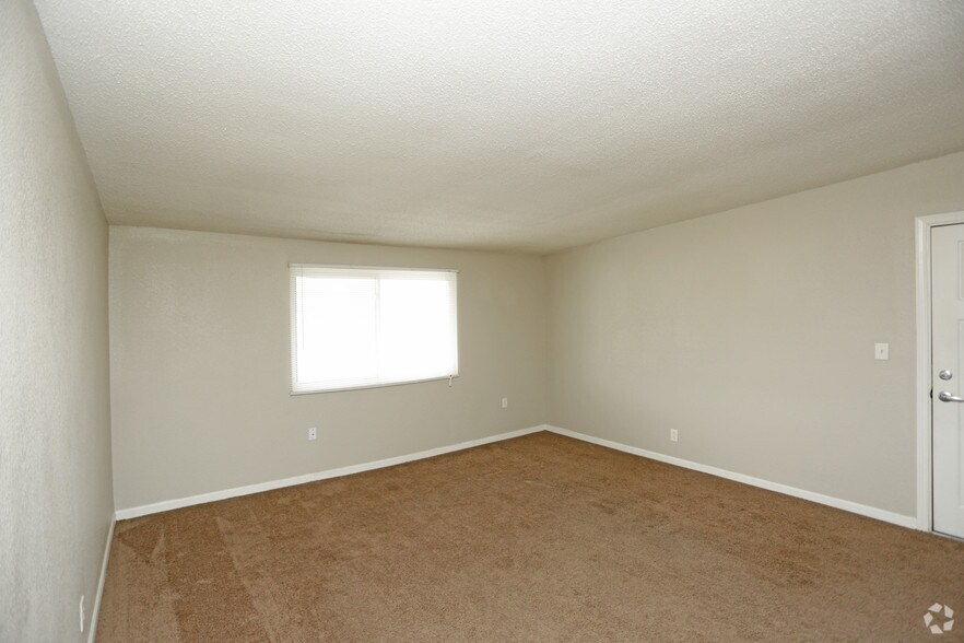 3BR, 1.5BA - 1100 SF - State Street