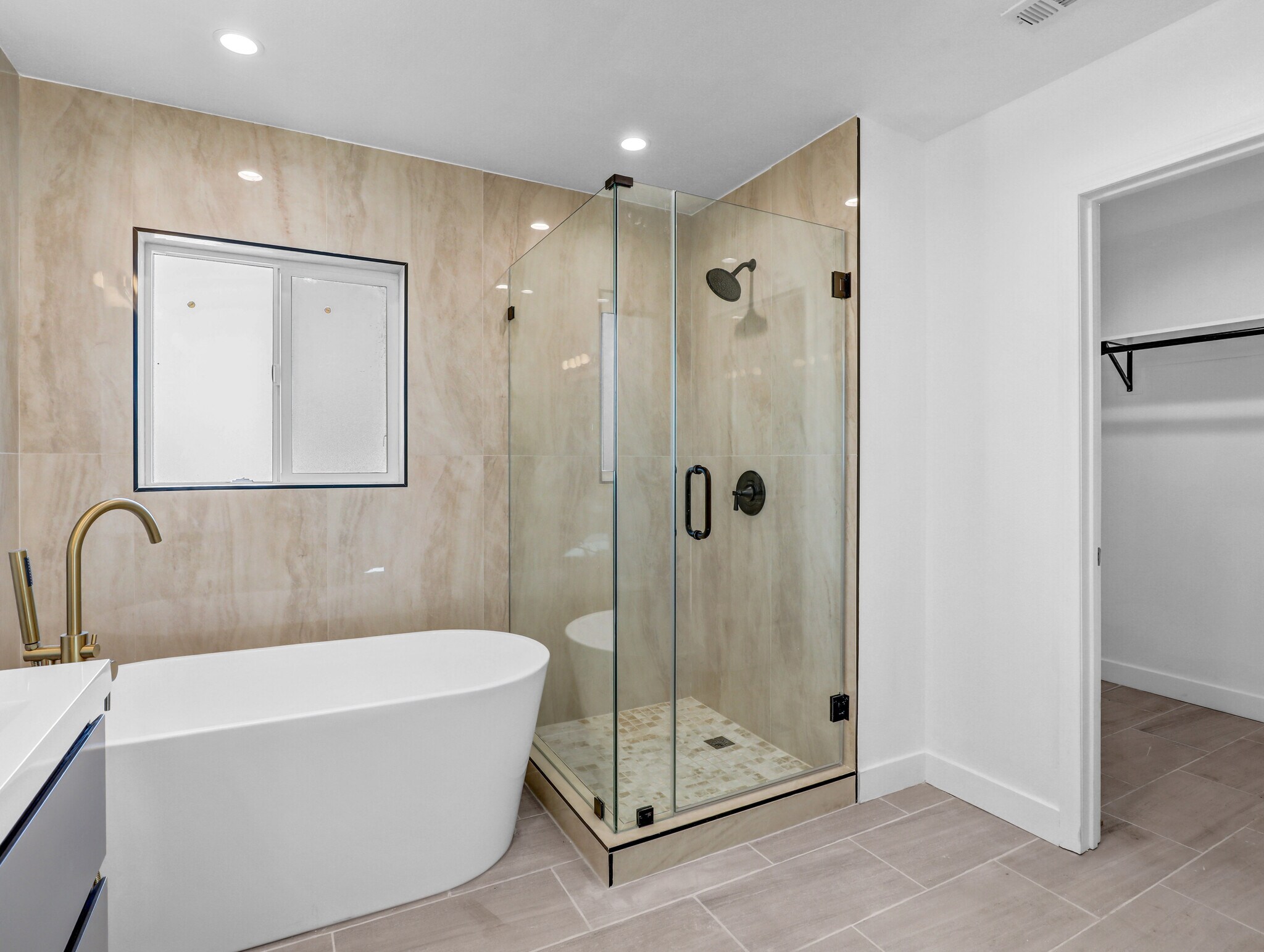 Building Photo - 1231 S Rowan Ave